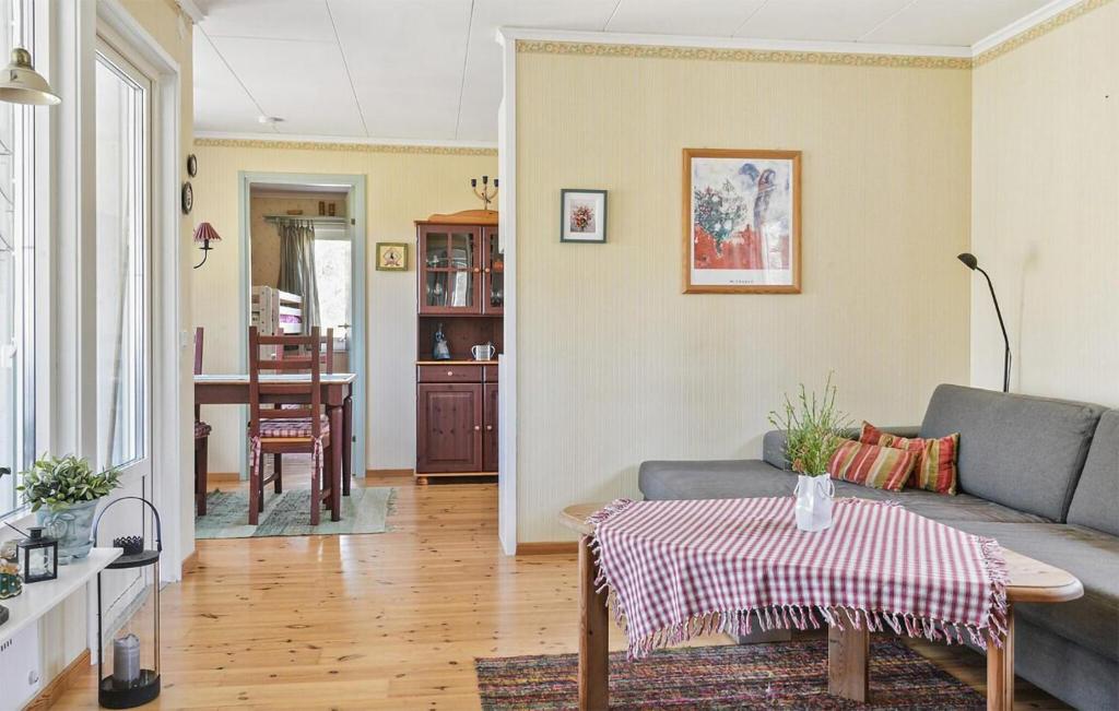 2 Bedroom Awesome Home In rkeljunga photo 3