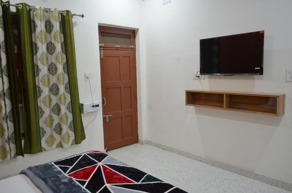 Anand Palace Home Stay photo 4
