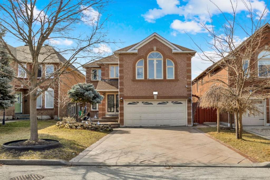 Mississauga Haven - Relax in Your Comfy Home Away