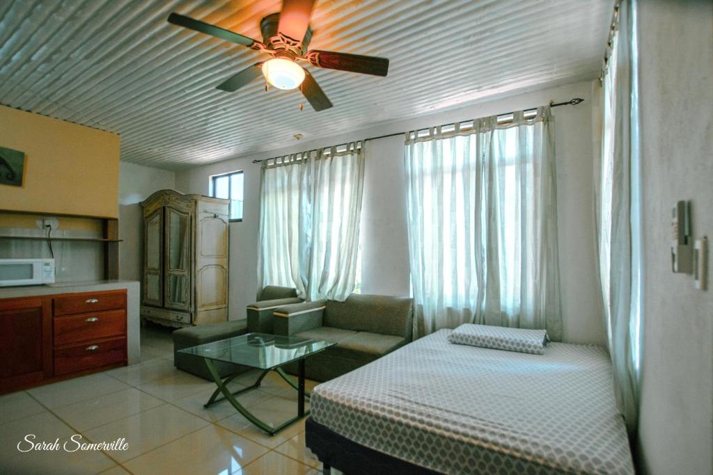 6 Cute studio, GREAT location, close to beach! With AC! photo 4