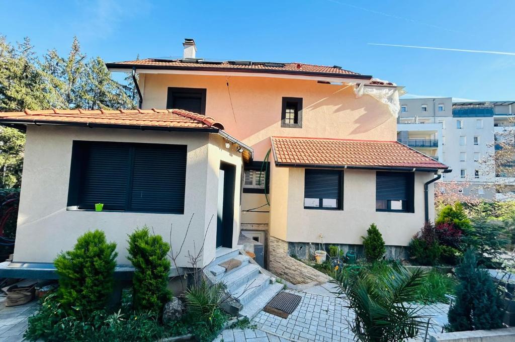 Maison de 4 chambres avec jardin clos et wifi a Annemasse