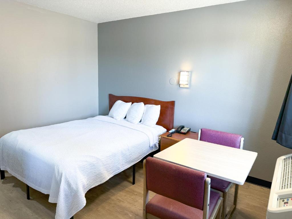 Super 7 Motel photo 4