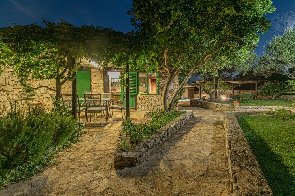 Villa Mariah with pool near National park Krka photo 4