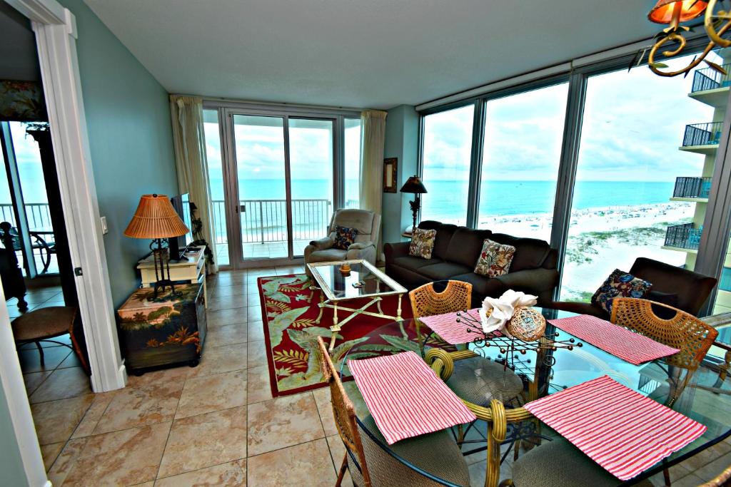 Island Tower 703 image