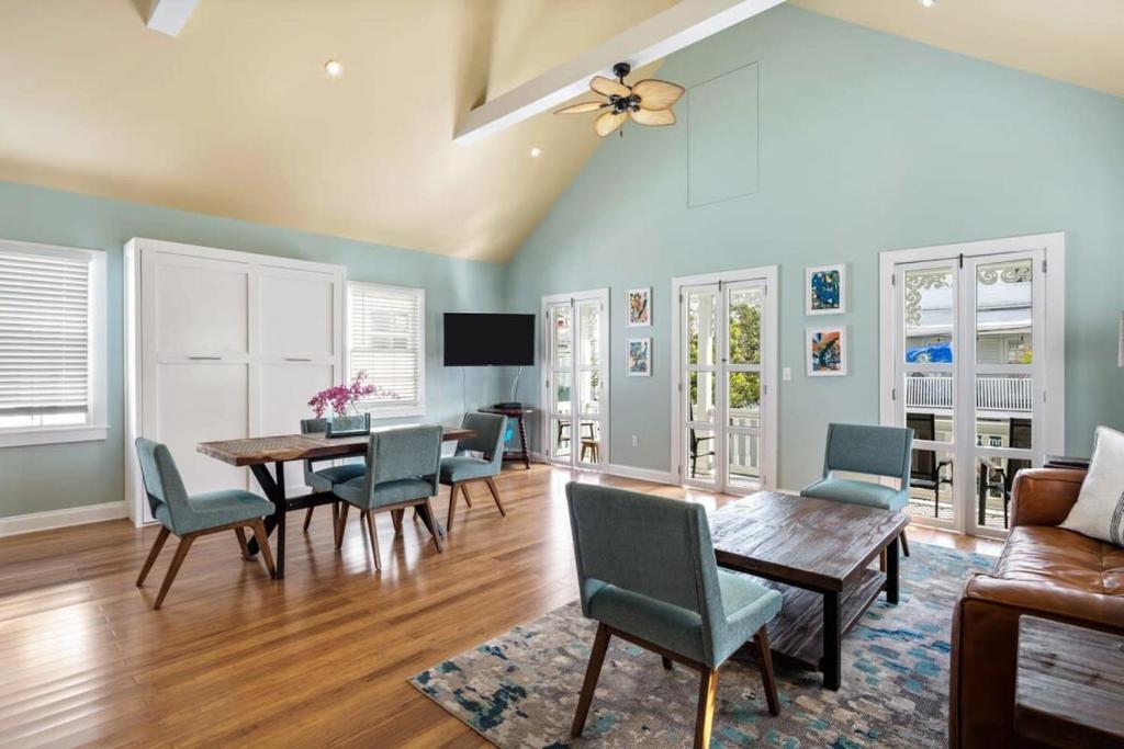 Sky Suite On Duval by Brightwild photo 4