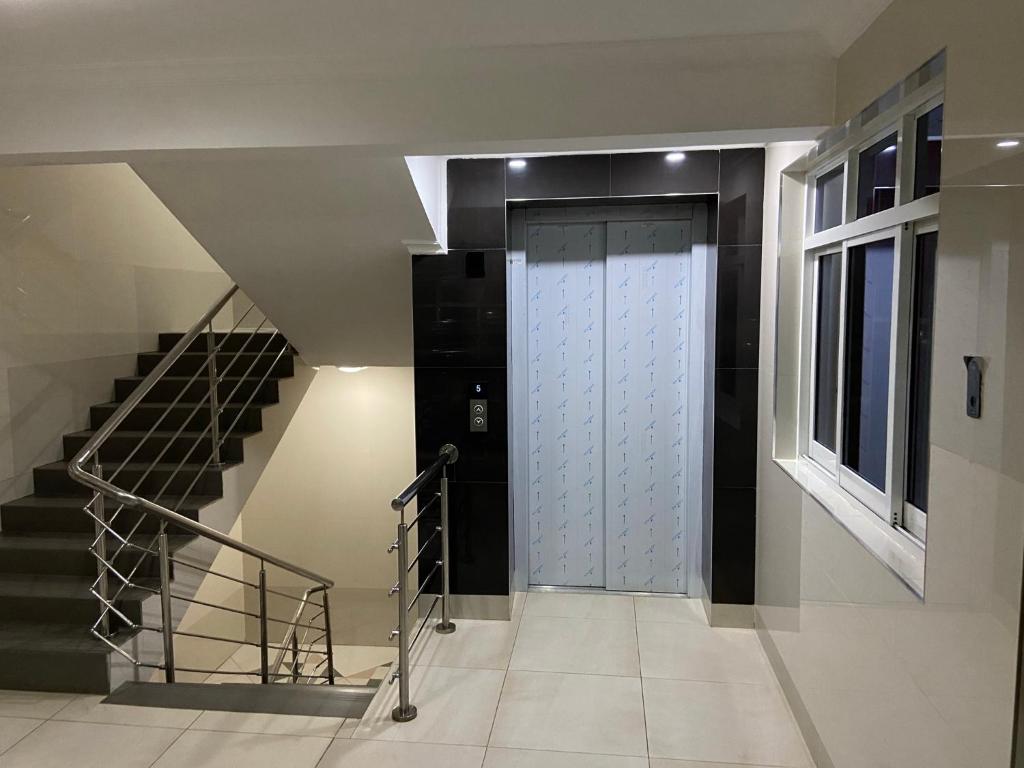 Neema Executive Suites Near Junction Mall With Balcony photo 4