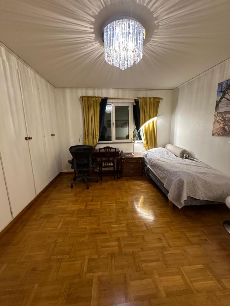 Stockholm stort Rum - Dator Arbetsplats Gratis Wifi 1Gb Fiber Parkering Garderober Room2 photo 3