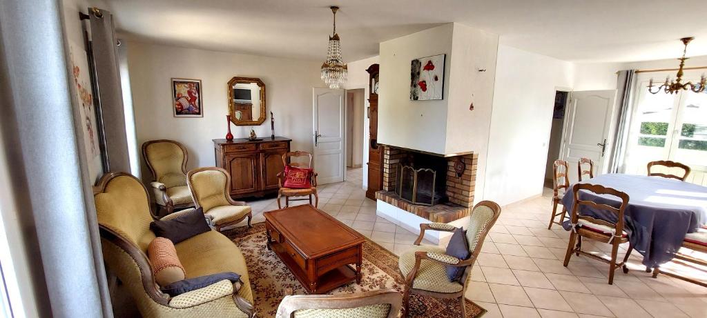 Maison de 4 chambres avec vue sur la mer jardin clos et wifi a Grandcamp Maisy a 1 km de la plage photo 1