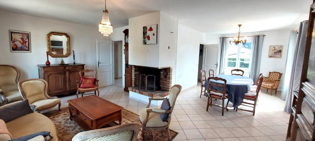 Maison de 4 chambres avec vue sur la mer jardin clos et wifi a Grandcamp Maisy a 1 km de la plage photo 3