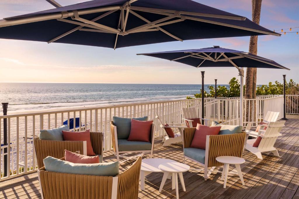 DoubleTree Beach Resort by Hilton Tampa Bay - North Redingto image