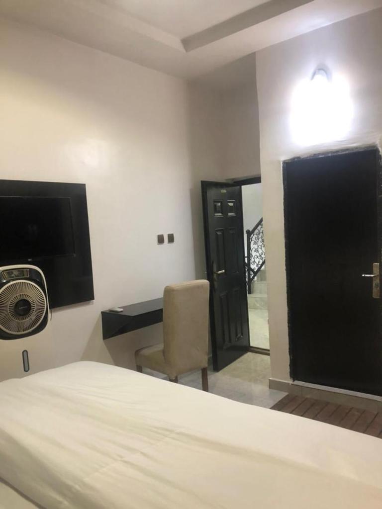 DAVIZZ HOTEL AND SUITES photo 2