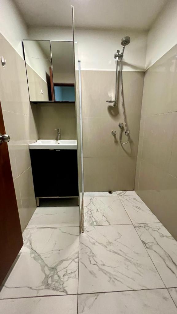 Homely 3 bedroom ensuite apartment with a garden, perfect for your dream getaway! photo 4