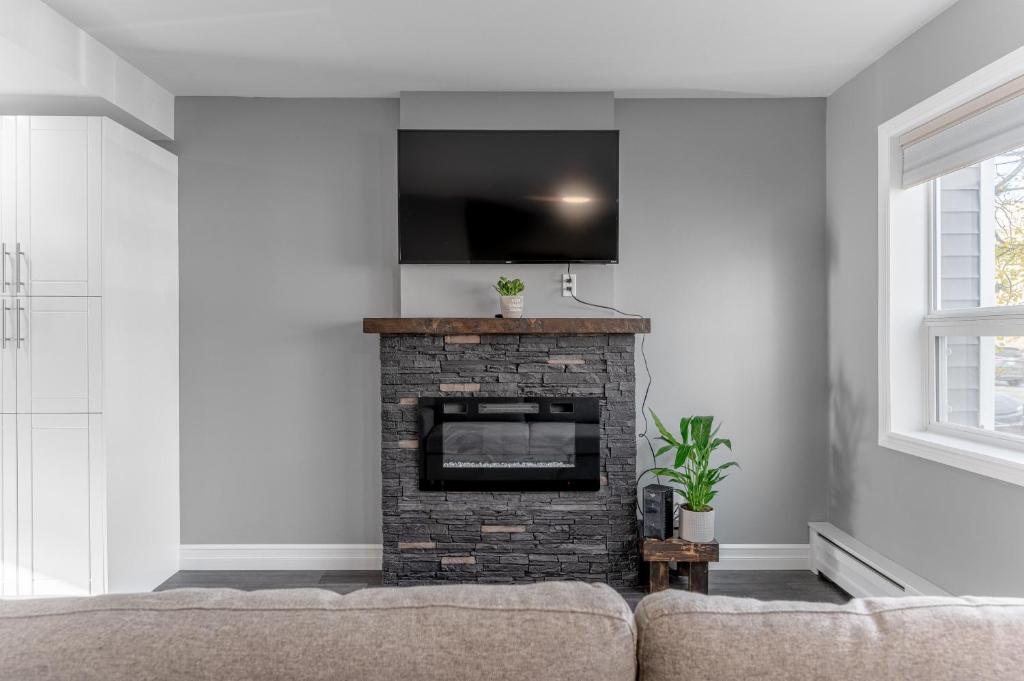 Modern Downtown 3BR 2B Home photo 4
