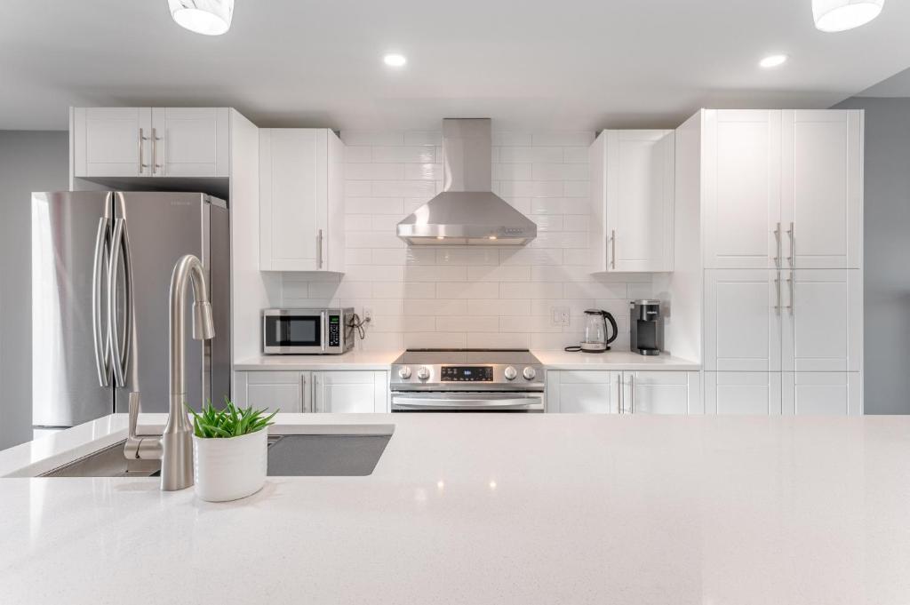 Modern Downtown 3BR 2B Home photo 1