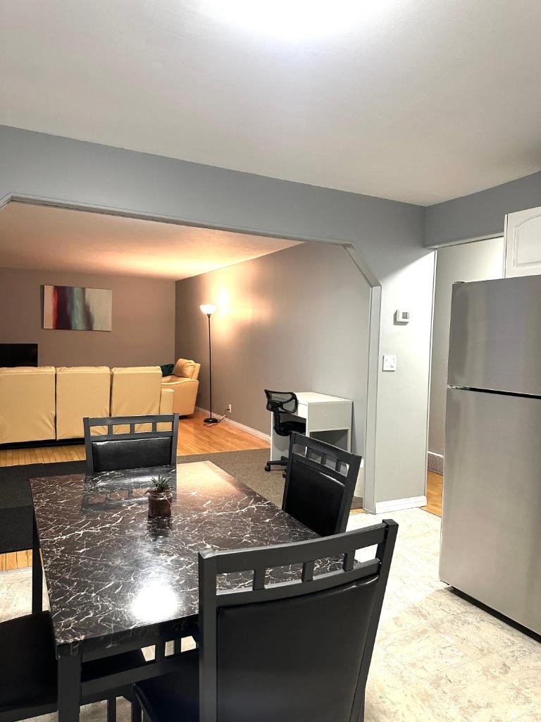 Spacious Downtown 3BR Home, 4bds photo 1