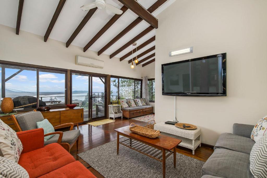 Barrels Beach House, 28 Dulconghi Street photo 1