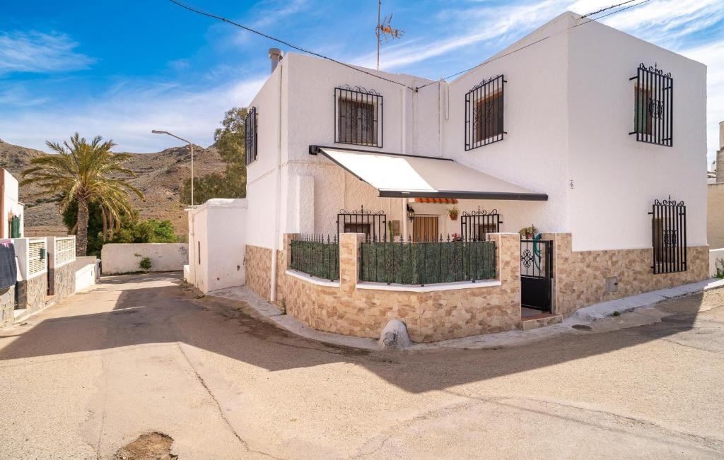 Cozy Apartment In Hortichuelas With Kitchenette
