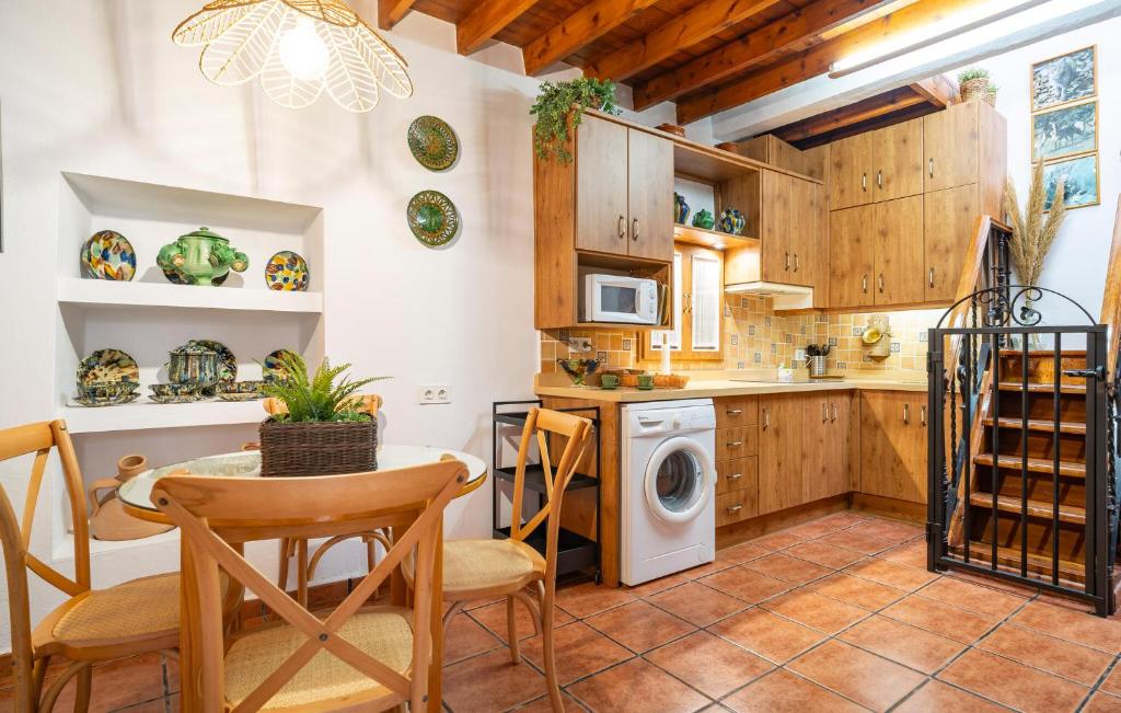Cozy Apartment In Hortichuelas With Kitchenette photo 2