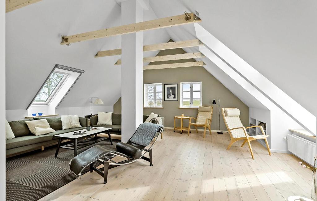 5 Bedroom Gorgeous Home In Bjrn photo 3