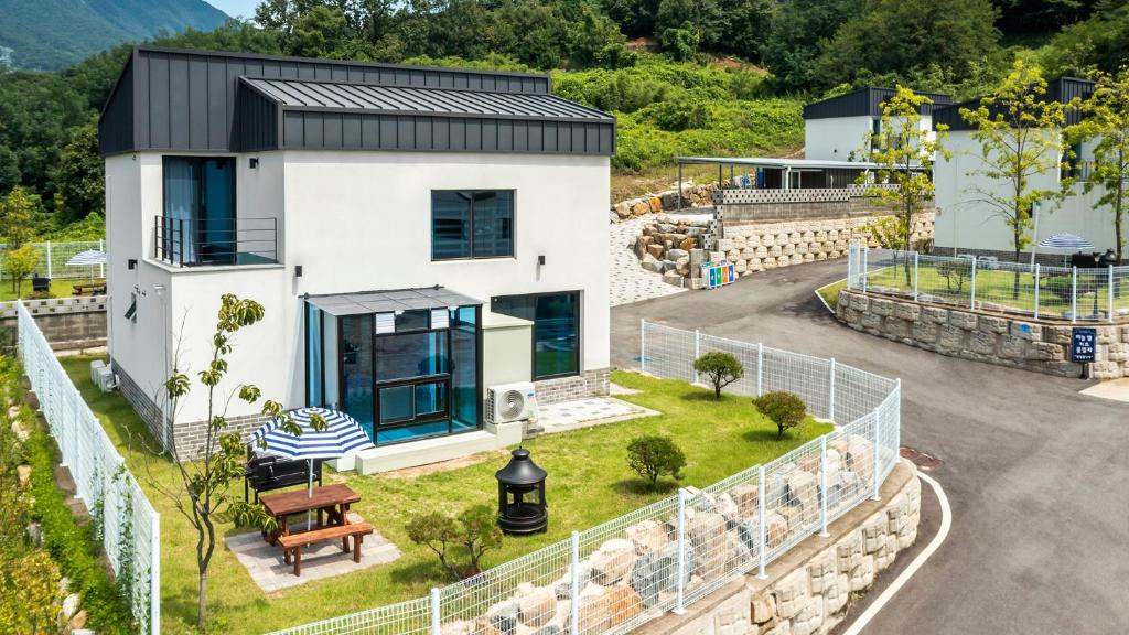 SkyStarkids poolvilla photo 1