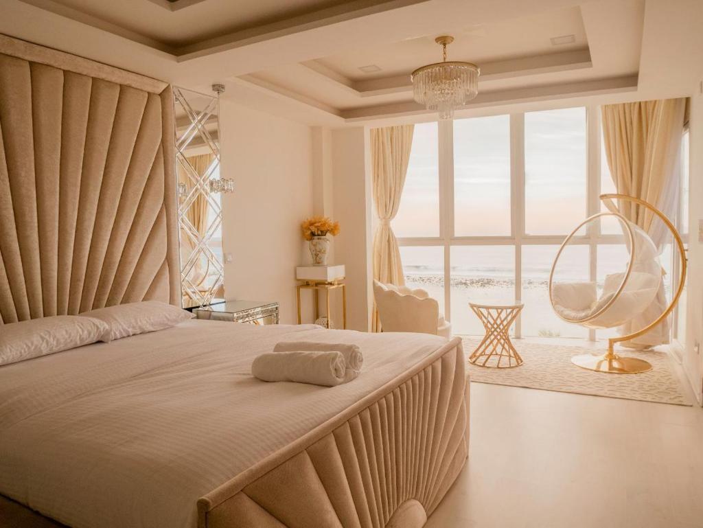 Beachfront Seaview Apartment photo 3