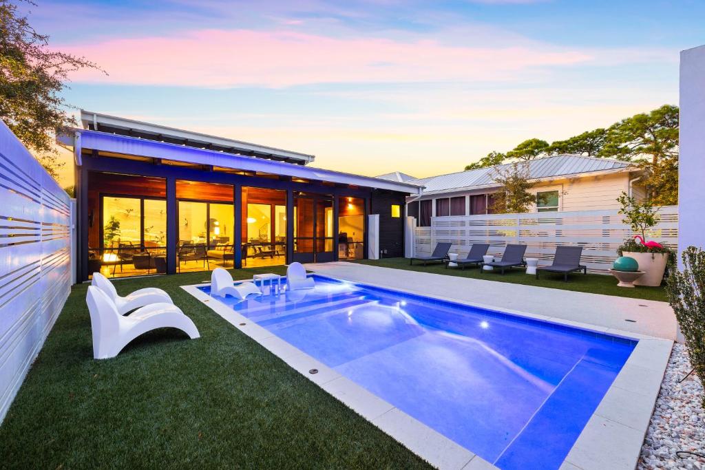 NEW Listing! 4 BR/ 3.5 BA, SLEEPS 10, HEATED SALT WATER POOL photo 3