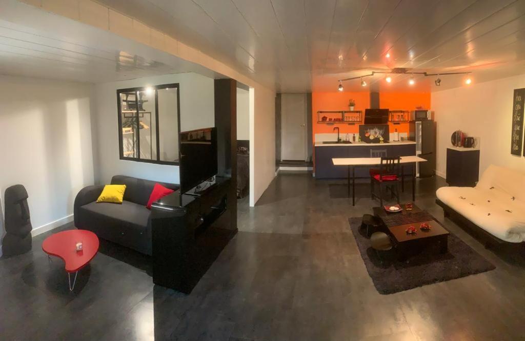 Comme dans un écrin - T2 de 50 m² avec jardin, terrasse et piscine photo 1