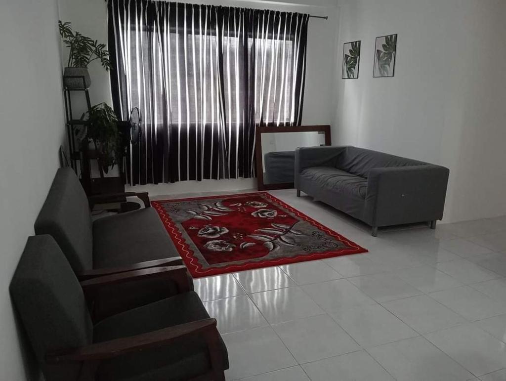EM Qamar Guest House