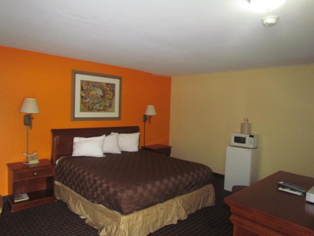 Red Carpet Inn image