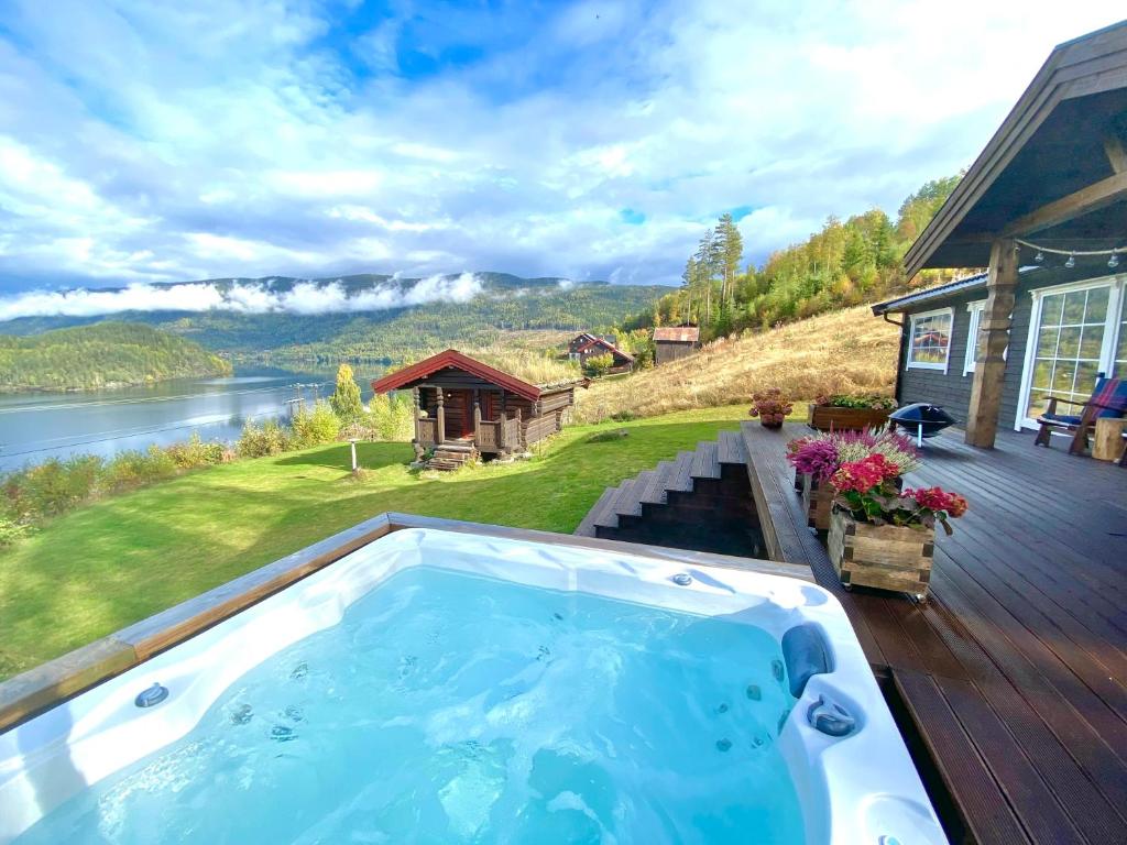 Panorama Cabin with 5-bedrooms near Norefjell