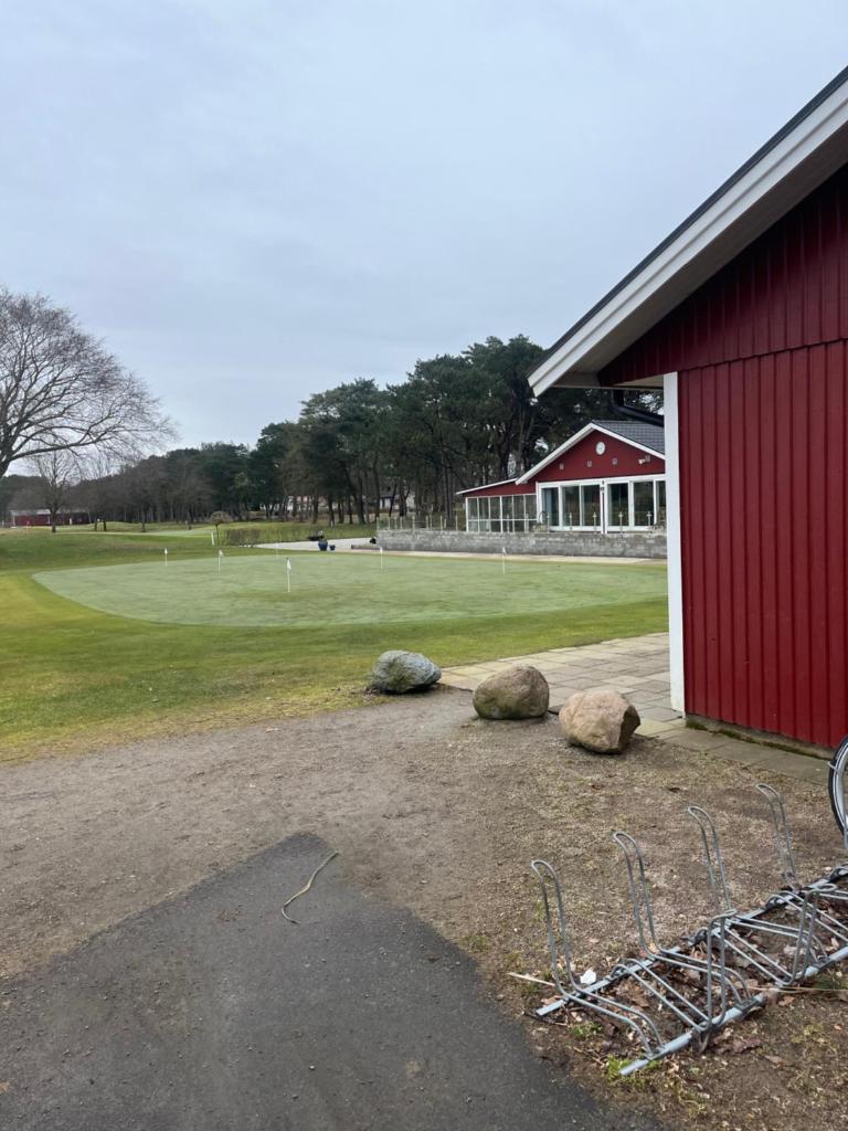 Nybyggd lgh 100m till stranden, 150m till golfbana och 200m till stranden. photo 2