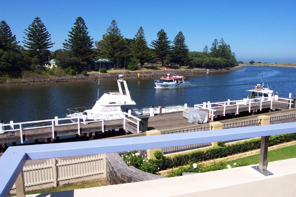 Dockside Waterfront Indulgence photo 4