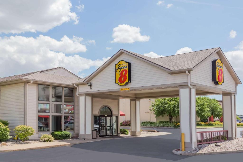 Super 8 by Wyndham Appleton image