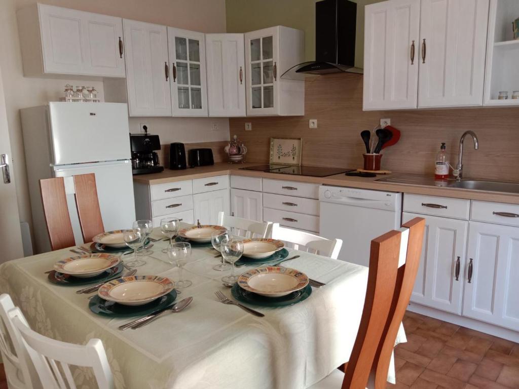 Gîte Bellerive-sur-Allier, 4 pièces, 6 personnes - FR-1-489-481 photo 3