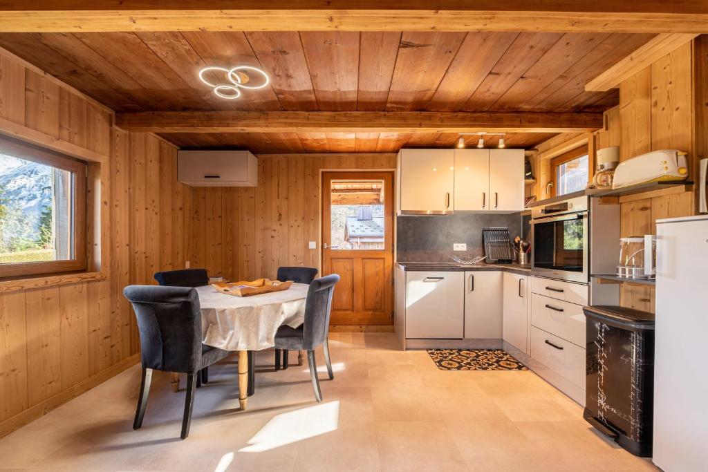 Chalet Authentique - Vue sur le Mont-Blanc photo 2