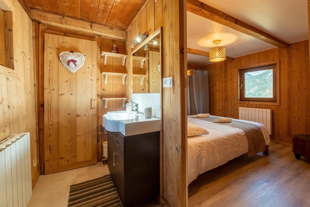 Chalet Authentique - Vue sur le Mont-Blanc photo 3