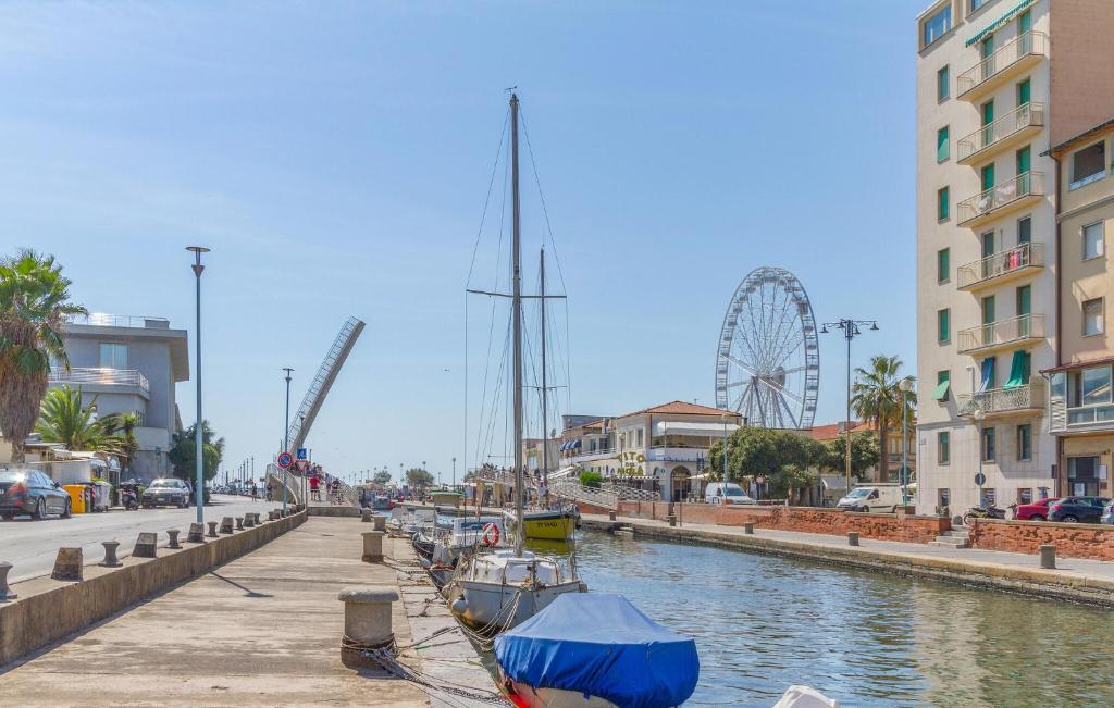 Lovely Apartment In Viareggio With Wifi photo 4