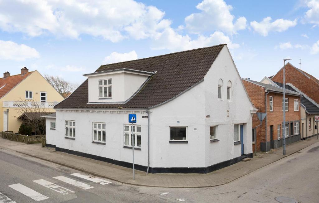 4 Bedroom Cozy Home In Lgstr