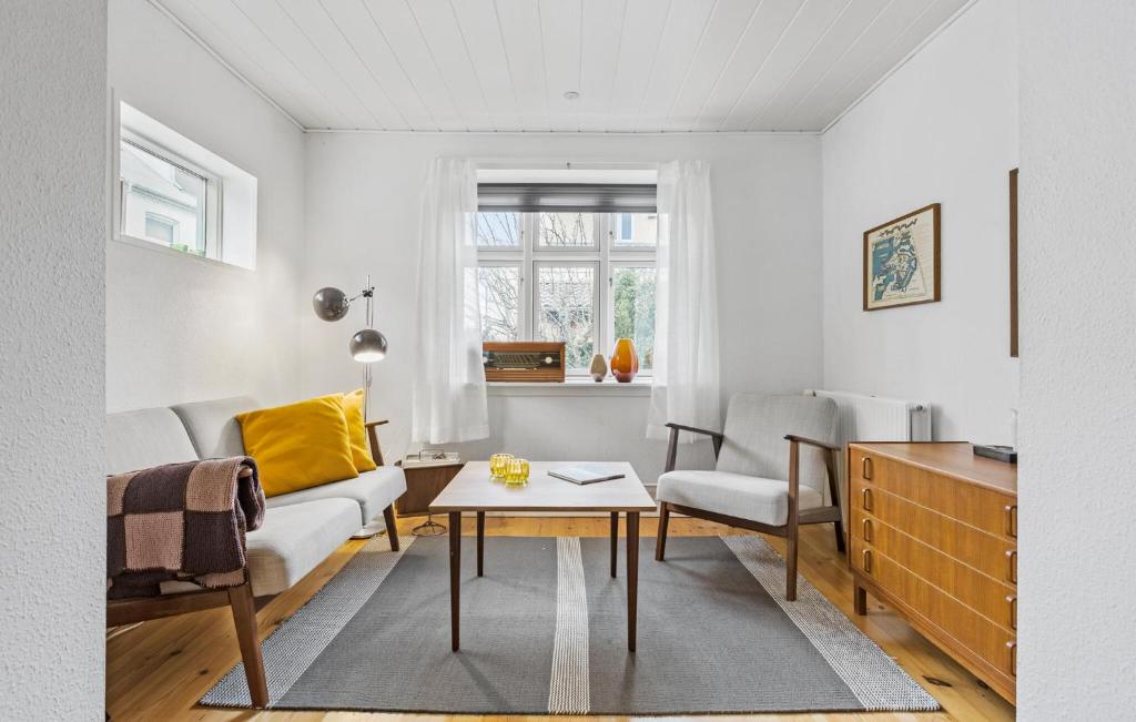 4 Bedroom Cozy Home In Lgstr photo 3