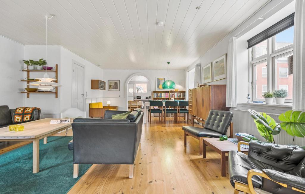 4 Bedroom Cozy Home In Lgstr photo 4