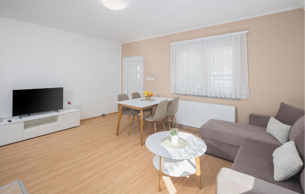 Beautiful Apartment In Nova Vas With Wi-fi photo 3