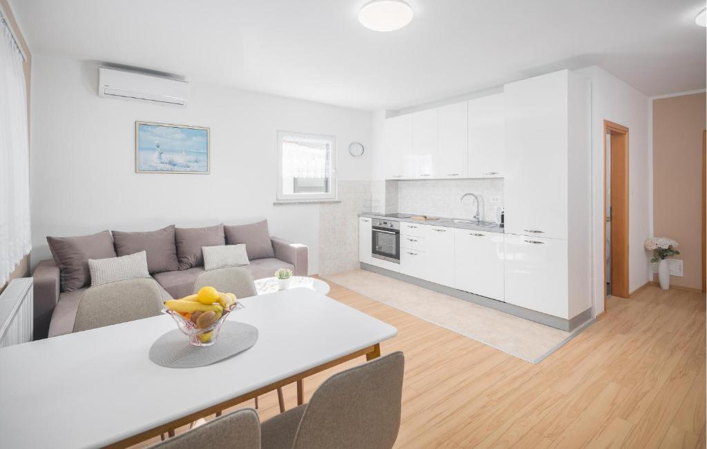 Beautiful Apartment In Nova Vas With Wi-fi photo 4