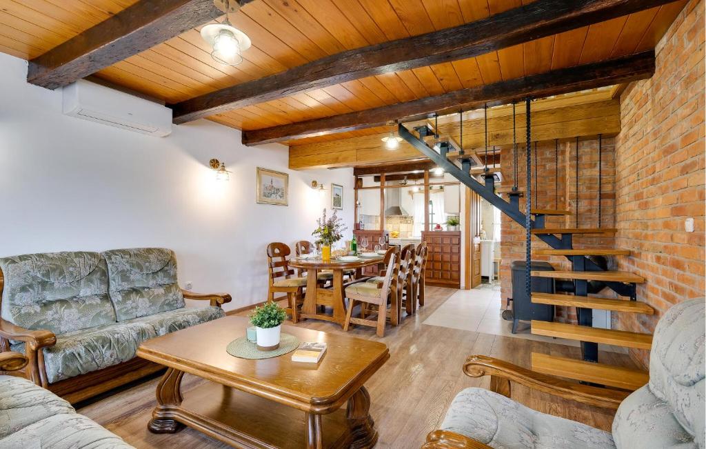 Amazing Home In Podgorje Bistricko With Kitchen photo 2