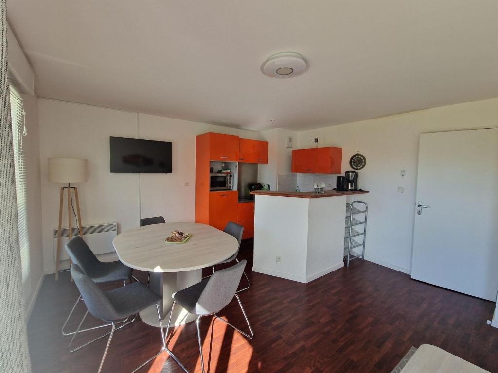 Holiday flat near the beach on the Emerald Coast photo 3