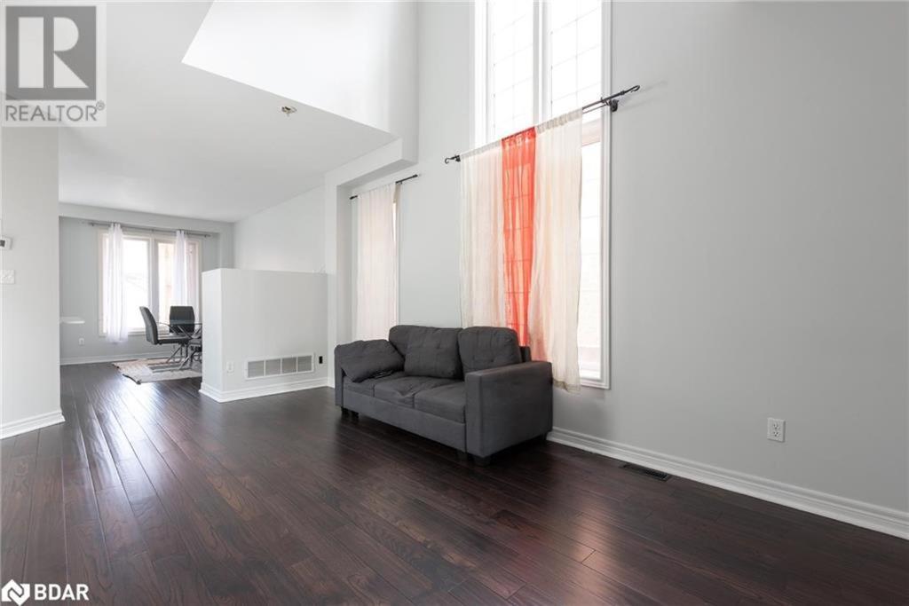 Charming 3 bedroom home photo 4