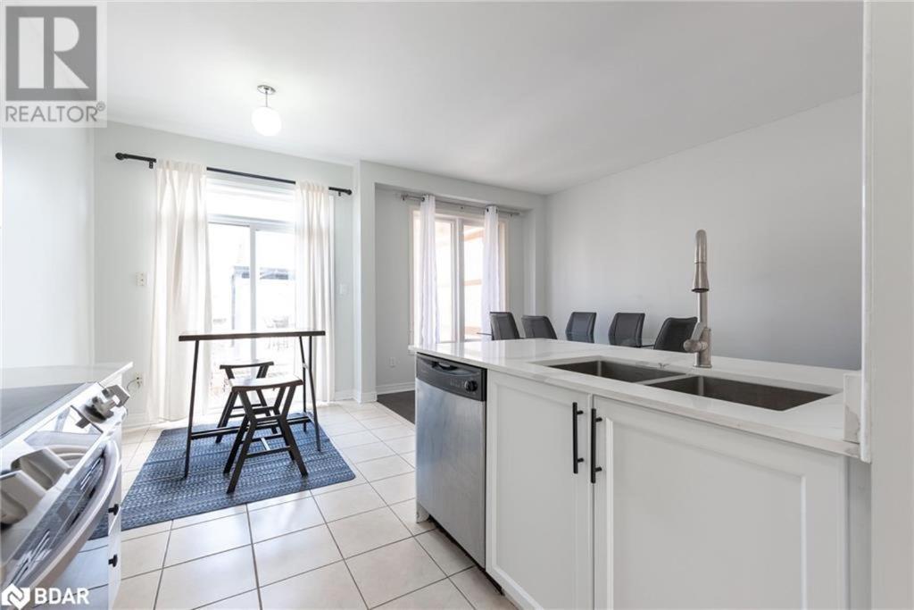 Charming 3 bedroom home photo 2