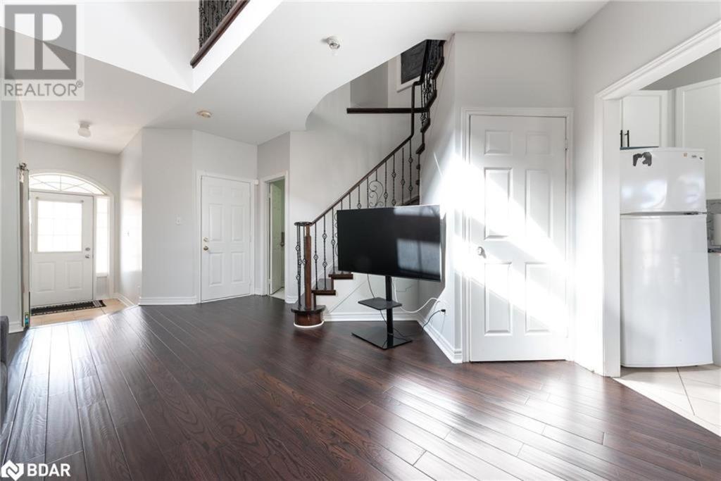 Charming 3 bedroom home photo 3