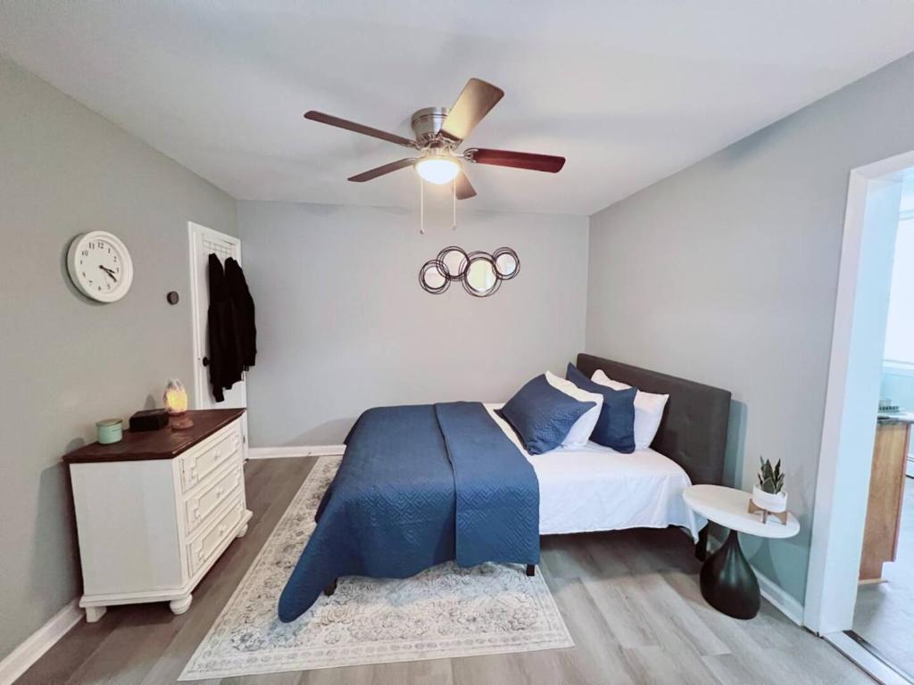 Modern 1BR Near Hospitals - Office, Laundry, Wi-Fi image