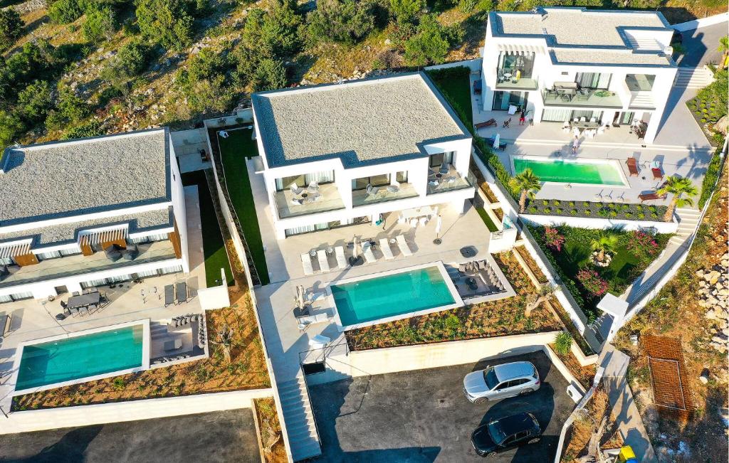 Pet Friendly Home In Jakisnica With Outdoor Swimming Pool