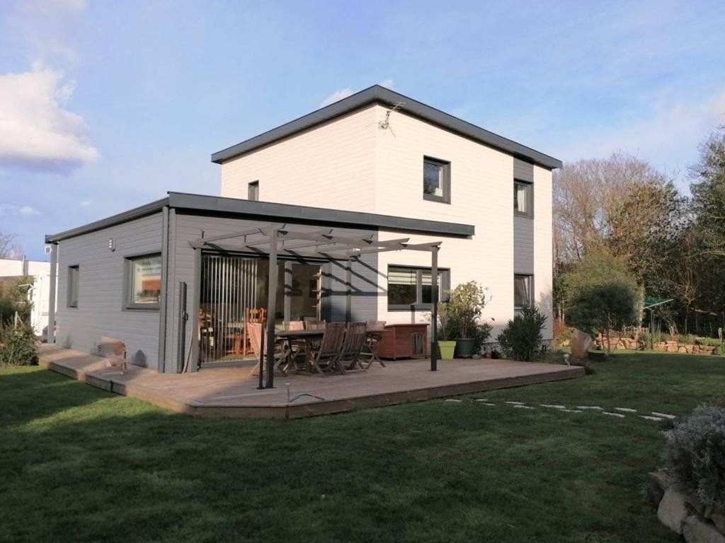 Villa en bois récente avec jardin, WIFI à 800m du centre de TREBEURDEN - Réf 668 photo 1